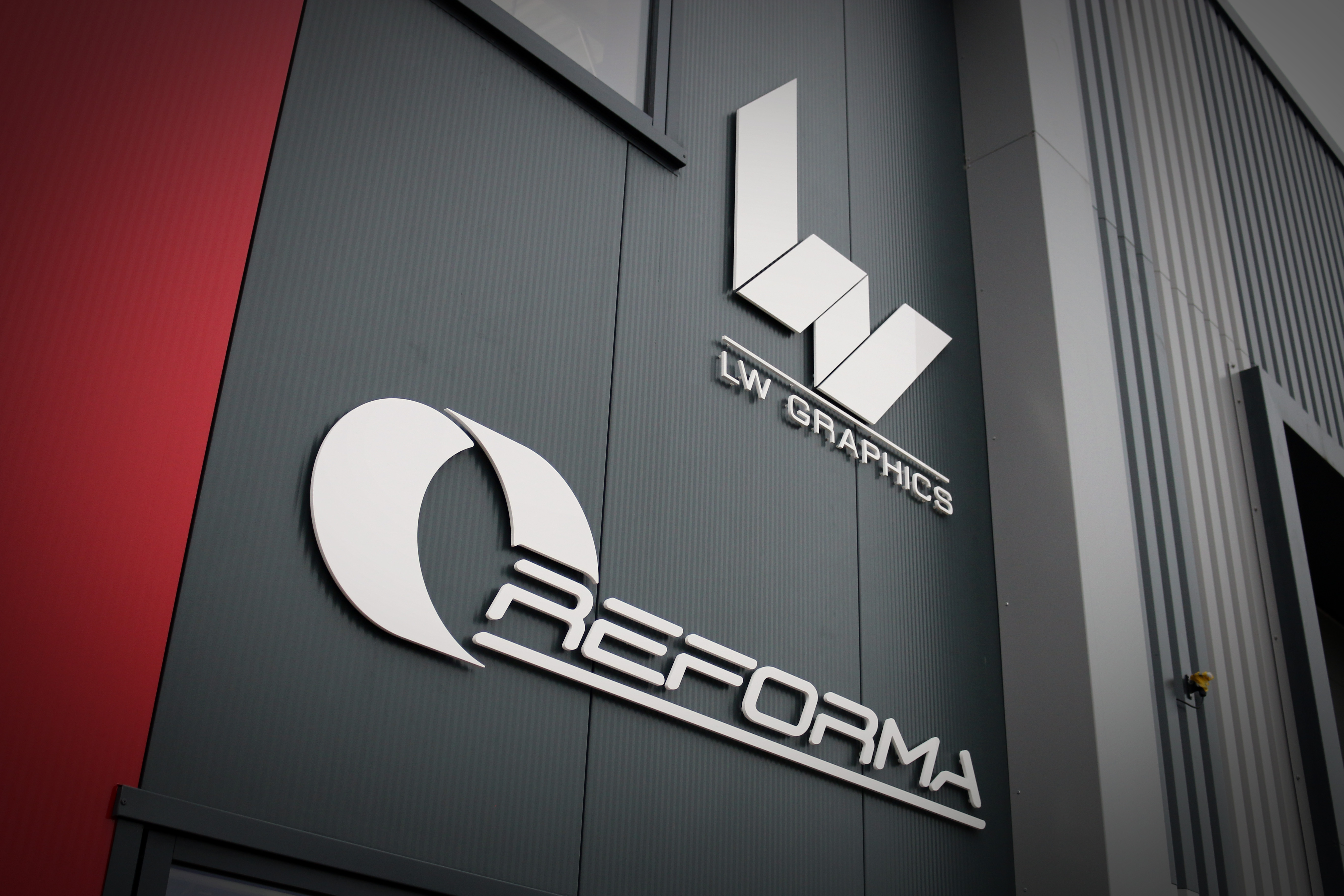 LW Reforma Logo Building